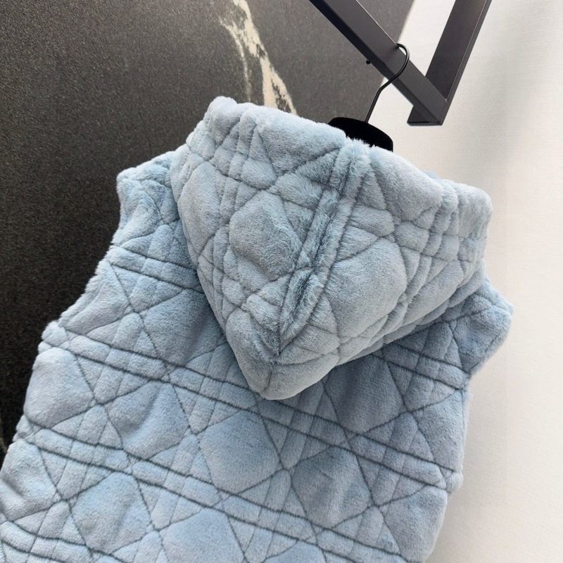 chr1st1an D10r outwear